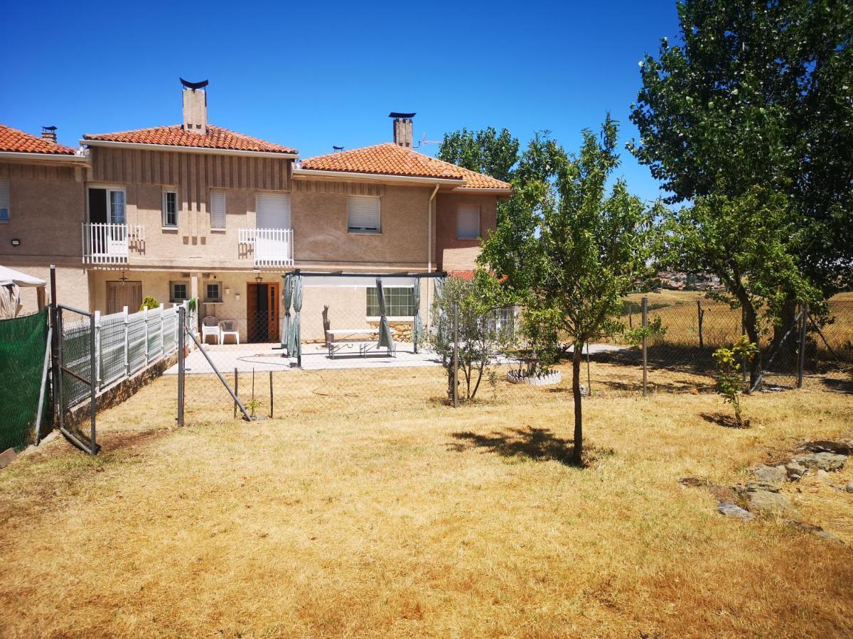 Agradable Casa Con Jardin: Casasola Villa San Cristobal de Segovia Bagian luar foto